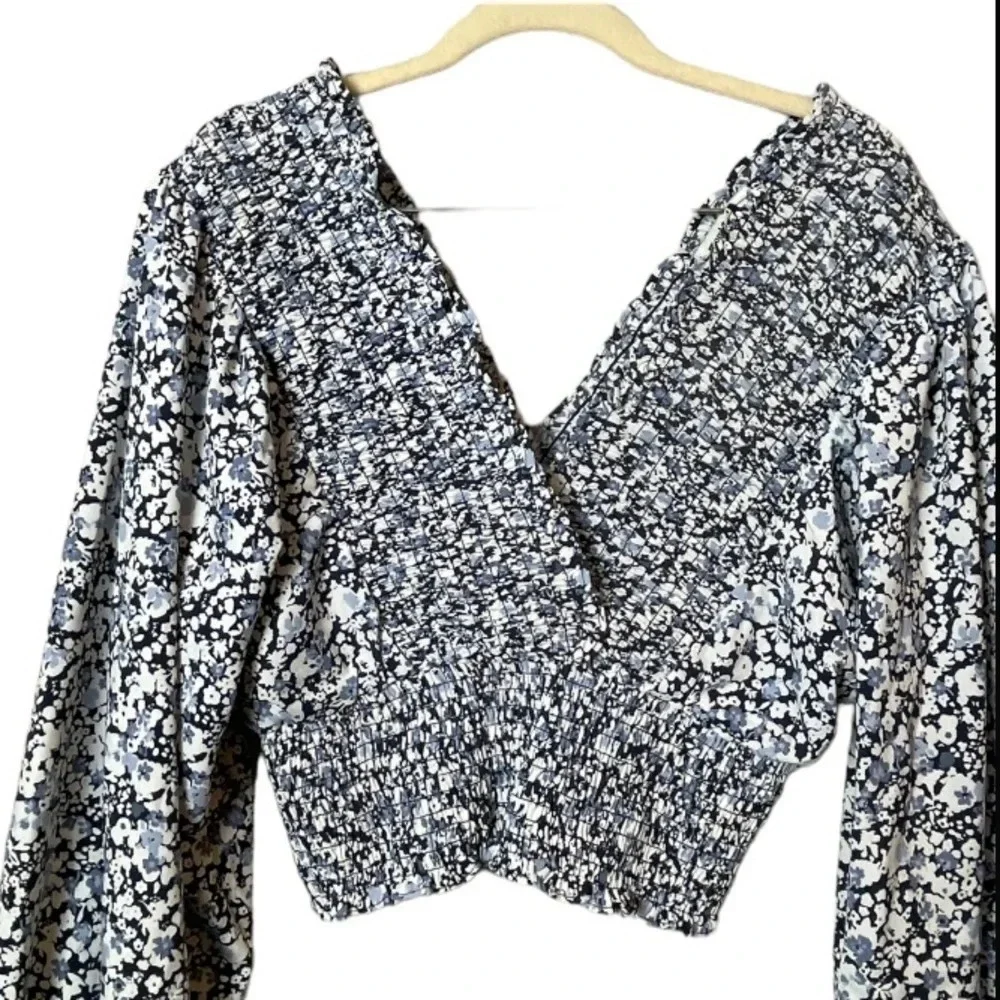 Abercrombie&Fitch Top Womens Medium Floral Smocked Cropped Puff Whimsical Fairy - Picture 5 of 11